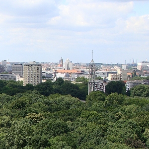 Grosser Tiergarten in Berlin, die Kaiser Friedrich Gedächtniskirche im Hansaviertel, Parc du Tiergarten à Berlin, Eglise commémorative de l'Empereur Frédéric du Quartier de la Hanse