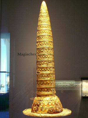 Neues Museum, Berliner Goldhut, Coiffe conique rituelle de l'Allemagne méridionale, Museum für Vor und Frühgeschichte, Musée de la Préhistoire et de la Protohistoire